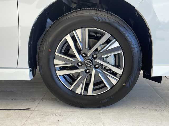 日産 セレナ e－パワー ハイウェイスター V 愛知県 2025(令7)年 0.1千km プリズムホワイト 登録済未使用車/衝突軽減システム/プロパイロット/純正12.3型ディズプレイオーディオ　ナビあり/全方位カメラ/両側パワースライドドア/レーダークルーズコントロール/フルセグ/Bluetooth/バックカメラ/イージーオープン機能/コーナーセンサー/純正アルミホイール/ETC2.0/ブラインドスポットモニター/LEDヘッドライト/インテリジェントミラー/オートマチックハイビーム/置くだけ充電機/ドライブレコーダー/ステアリングスイッチ/スマートキー/プッシュスタート