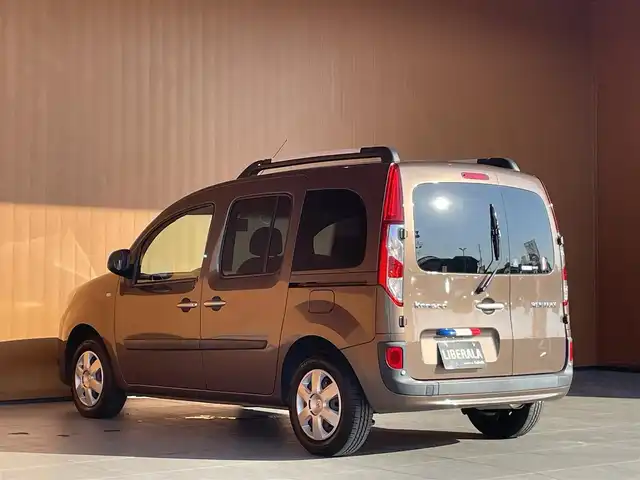 ルノー カングー ゼン 愛知県 2017(平29)年 6.6万km 茶 メモリーナビ　/CD　/Bluetooth /DVD　/USB /フルセグTV　/純正フロアマット/スライドドア /電動格納ミラー /ＭＴモード付オートマ /ヘッドライトレベライザー/ドライブレコーダー /ETC/純正15インチアルミホイール