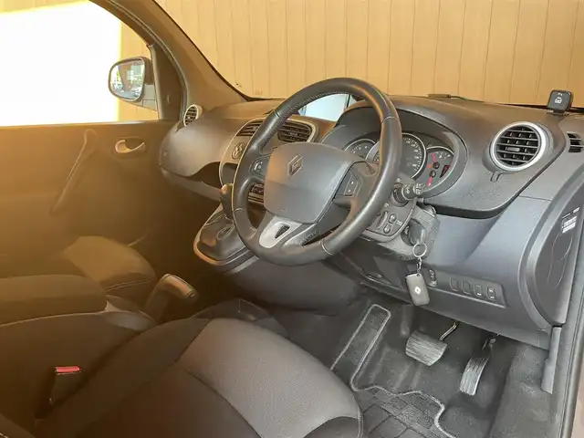 ルノー カングー ゼン 愛知県 2017(平29)年 6.6万km 茶 メモリーナビ　/CD　/Bluetooth /DVD　/USB /フルセグTV　/純正フロアマット/スライドドア /電動格納ミラー /ＭＴモード付オートマ /ヘッドライトレベライザー/ドライブレコーダー /ETC/純正15インチアルミホイール