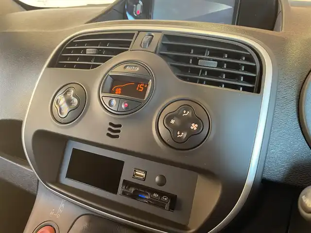 ルノー カングー ゼン 愛知県 2017(平29)年 6.6万km 茶 メモリーナビ　/CD　/Bluetooth /DVD　/USB /フルセグTV　/純正フロアマット/スライドドア /電動格納ミラー /ＭＴモード付オートマ /ヘッドライトレベライザー/ドライブレコーダー /ETC/純正15インチアルミホイール