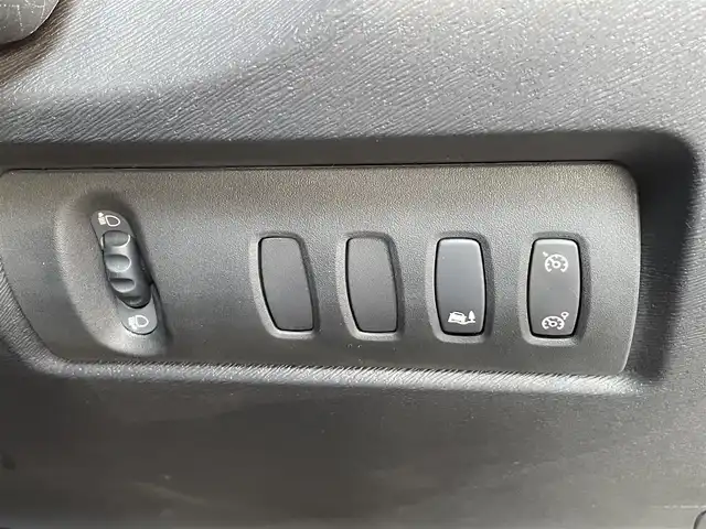 ルノー カングー ゼン 愛知県 2017(平29)年 6.6万km 茶 メモリーナビ　/CD　/Bluetooth /DVD　/USB /フルセグTV　/純正フロアマット/スライドドア /電動格納ミラー /ＭＴモード付オートマ /ヘッドライトレベライザー/ドライブレコーダー /ETC/純正15インチアルミホイール