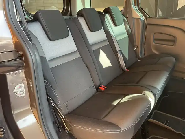 ルノー カングー ゼン 愛知県 2017(平29)年 6.6万km 茶 メモリーナビ　/CD　/Bluetooth /DVD　/USB /フルセグTV　/純正フロアマット/スライドドア /電動格納ミラー /ＭＴモード付オートマ /ヘッドライトレベライザー/ドライブレコーダー /ETC/純正15インチアルミホイール