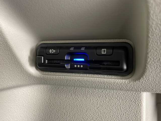 ホンダ Ｎ ＢＯＸ 宮崎県 2024(令6)年 0.4万km クリスタルブラックパール 禁煙車/片側パワースライドドア/純正8インチナビゲーション/（フルセグTV/BT/USB/ipod/HDMI）/純正バックカメラ/純正ビルトインETC/純正前後どらいぶ/ホンダセンシング/・衝突軽減ブレーキ（CMBS）/・先行車発進お知らせ機能/・歩行者事故低減ステアリング/・路外逸脱抑制機能/・標識認識機能/・渋滞追従機能付アダプティブクルーズコントロール（ACC）/・車線維持支援システム（LKAS）/・誤発進抑制機能/・後方誤発進抑制機能/・近距離衝突軽減ブレーキ/・急アクセル抑制機能/・パーキングセンサーシステム/・オートハイビーム/LEDヘッドライト/電動パーキングブレーキ/オートブレーキホールド/プッシュスタート/スマートキー/リアサンシェード/純正フロアマット