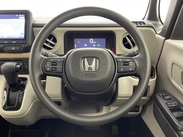 ホンダ Ｎ ＢＯＸ 宮崎県 2024(令6)年 0.4万km クリスタルブラックパール 禁煙車/片側パワースライドドア/純正8インチナビゲーション/（フルセグTV/BT/USB/ipod/HDMI）/純正バックカメラ/純正ビルトインETC/純正前後どらいぶ/ホンダセンシング/・衝突軽減ブレーキ（CMBS）/・先行車発進お知らせ機能/・歩行者事故低減ステアリング/・路外逸脱抑制機能/・標識認識機能/・渋滞追従機能付アダプティブクルーズコントロール（ACC）/・車線維持支援システム（LKAS）/・誤発進抑制機能/・後方誤発進抑制機能/・近距離衝突軽減ブレーキ/・急アクセル抑制機能/・パーキングセンサーシステム/・オートハイビーム/LEDヘッドライト/電動パーキングブレーキ/オートブレーキホールド/プッシュスタート/スマートキー/リアサンシェード/純正フロアマット