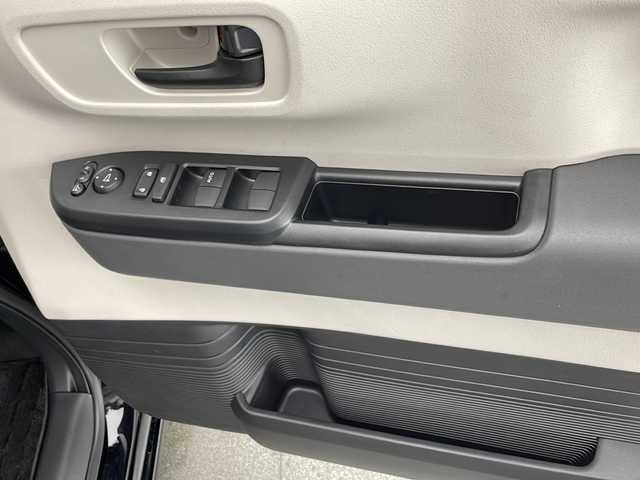 ホンダ Ｎ ＢＯＸ 宮崎県 2024(令6)年 0.4万km クリスタルブラックパール 禁煙車/片側パワースライドドア/純正8インチナビゲーション/（フルセグTV/BT/USB/ipod/HDMI）/純正バックカメラ/純正ビルトインETC/純正前後どらいぶ/ホンダセンシング/・衝突軽減ブレーキ（CMBS）/・先行車発進お知らせ機能/・歩行者事故低減ステアリング/・路外逸脱抑制機能/・標識認識機能/・渋滞追従機能付アダプティブクルーズコントロール（ACC）/・車線維持支援システム（LKAS）/・誤発進抑制機能/・後方誤発進抑制機能/・近距離衝突軽減ブレーキ/・急アクセル抑制機能/・パーキングセンサーシステム/・オートハイビーム/LEDヘッドライト/電動パーキングブレーキ/オートブレーキホールド/プッシュスタート/スマートキー/リアサンシェード/純正フロアマット