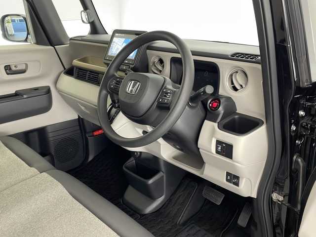 ホンダ Ｎ ＢＯＸ 宮崎県 2024(令6)年 0.4万km クリスタルブラックパール 禁煙車/片側パワースライドドア/純正8インチナビゲーション/（フルセグTV/BT/USB/ipod/HDMI）/純正バックカメラ/純正ビルトインETC/純正前後どらいぶ/ホンダセンシング/・衝突軽減ブレーキ（CMBS）/・先行車発進お知らせ機能/・歩行者事故低減ステアリング/・路外逸脱抑制機能/・標識認識機能/・渋滞追従機能付アダプティブクルーズコントロール（ACC）/・車線維持支援システム（LKAS）/・誤発進抑制機能/・後方誤発進抑制機能/・近距離衝突軽減ブレーキ/・急アクセル抑制機能/・パーキングセンサーシステム/・オートハイビーム/LEDヘッドライト/電動パーキングブレーキ/オートブレーキホールド/プッシュスタート/スマートキー/リアサンシェード/純正フロアマット