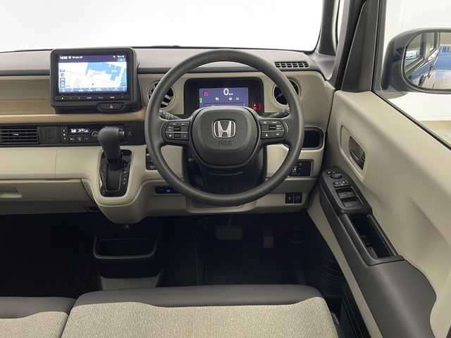 ホンダ Ｎ ＢＯＸ 宮崎県 2024(令6)年 0.4万km クリスタルブラックパール 禁煙車/片側パワースライドドア/純正8インチナビゲーション/（フルセグTV/BT/USB/ipod/HDMI）/純正バックカメラ/純正ビルトインETC/純正前後どらいぶ/ホンダセンシング/・衝突軽減ブレーキ（CMBS）/・先行車発進お知らせ機能/・歩行者事故低減ステアリング/・路外逸脱抑制機能/・標識認識機能/・渋滞追従機能付アダプティブクルーズコントロール（ACC）/・車線維持支援システム（LKAS）/・誤発進抑制機能/・後方誤発進抑制機能/・近距離衝突軽減ブレーキ/・急アクセル抑制機能/・パーキングセンサーシステム/・オートハイビーム/LEDヘッドライト/電動パーキングブレーキ/オートブレーキホールド/プッシュスタート/スマートキー/リアサンシェード/純正フロアマット