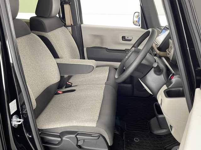 ホンダ Ｎ ＢＯＸ 宮崎県 2024(令6)年 0.4万km クリスタルブラックパール 禁煙車/片側パワースライドドア/純正8インチナビゲーション/（フルセグTV/BT/USB/ipod/HDMI）/純正バックカメラ/純正ビルトインETC/純正前後どらいぶ/ホンダセンシング/・衝突軽減ブレーキ（CMBS）/・先行車発進お知らせ機能/・歩行者事故低減ステアリング/・路外逸脱抑制機能/・標識認識機能/・渋滞追従機能付アダプティブクルーズコントロール（ACC）/・車線維持支援システム（LKAS）/・誤発進抑制機能/・後方誤発進抑制機能/・近距離衝突軽減ブレーキ/・急アクセル抑制機能/・パーキングセンサーシステム/・オートハイビーム/LEDヘッドライト/電動パーキングブレーキ/オートブレーキホールド/プッシュスタート/スマートキー/リアサンシェード/純正フロアマット