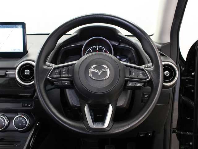 マツダ マツダ２ XD プロアクティブ 三重県 2022(令4)年 2.6万km ジェットブラックマイカ 前進時アドバンスドスマートシティブレーキサポート/後退時スマートシティブレーキサポート/ブラインドスポットモニタリング/リアクロストラフィックアラート/車線逸脱警報システム/前後パーキングセンサー/マツダコネクト/・7インチWVGAセンターディスプレイ/・コマンダーコントロール/・Bluetooth/・AppleCarPlay/AndroidAuto/・メモリーナビ/360度ビューモニター/コムテック前後ドライブレコーダー/無地ブラウン/ブラックツートーンクロスシート/前席シートヒーター/ビルトインETC/純正15インチアルミホイール/LEDヘッドライト/・オートライト/ハイビームアシストコントロール/プッシュエンジンスタート/新車時保証書/取扱説明書