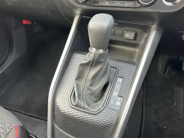 トヨタ ライズ G 静岡県 2020(令2)年 3.3万km ナチュラルベージュマイカM 純正9インチディスプレイオーディオ/・フルセグTV/・Bluetooth接続/・USB入力端子/・AppleCarPlay接続/スマートアシスト/・衝突警報機能/・衝突回避支援ブレーキ機能/・車線逸脱警報機能/・先行車発進告知機能/・標識認識機能/前後コーナーセンサー/バックカメラ/ETC/プッシュスタート/スマートキー/LEDオートライト・オートハイビーム/取扱説明書/保証書