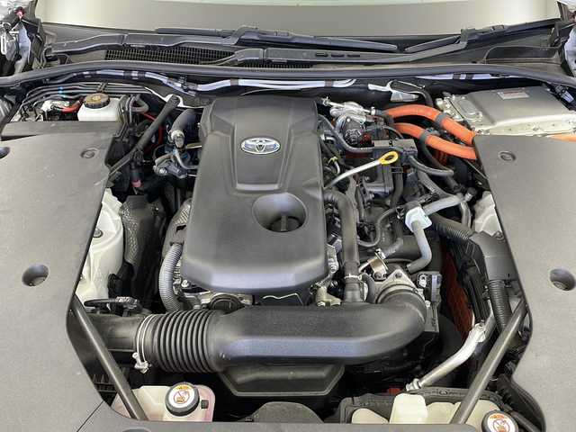 トヨタ クラウン ハイブリッド S Cパッケージ 栃木県 2019(令1)年 1.2万km ホワイトパールクリスタルシャイン 純正ナビ(T-Connect対応)/ Bluetooth/フルセグTV/USB/AUX/Miracast/AM/FM/バックカメラ/サンルーフ/セーフティパッケージPlus/・ブラインドスポットモニター/・リヤクロストラフィックアラート/・ヘッドアップディスプレイ/・リバース連動ドアミラー/・パーキングサポートブレーキ/・パノラミックビューモニター/・インテリジェントパーキングアシスト2/トヨタセーフティセンス/・プリクラッシュセーフティ/・レーントレーシングアシスト/・レーダークルーズコントロール/・ロードサインアシスト/・オートマチックハイビーム/ビルトインETC2.0/電動開閉トランク/合皮シート/パワーシート(D/N席)/LEDヘッドライト/LEDフォグランプ/ドアバイザー/純正17インチアルミホイール/サイド+カーテンエアバッグ/スマートキー/社外フロアマット