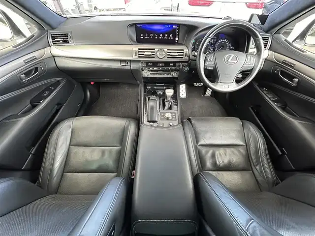 レクサス ＬＳ 460 Fスポーツ 茨城県 2015(平27)年 6万km ホワイトノーヴァガラスフレーク Fスポーツ/メーカーOPナビ/　(AM/FM/BT)/フルセグ/バックカメラ/ビルドインETC/三眼LEDヘッドライト/サンルーフ/パワーシート/ハンドルヒーター/黒革シート/シートヒーター/エアシート/クリアランスソナー/オートライト/純正フロアマット/純正20インチアルミホイール