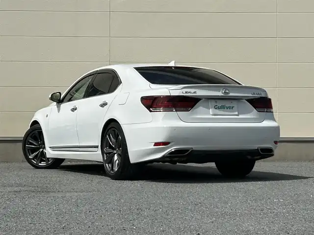 レクサス ＬＳ 460 Fスポーツ 茨城県 2015(平27)年 6万km ホワイトノーヴァガラスフレーク Fスポーツ/メーカーOPナビ/　(AM/FM/BT)/フルセグ/バックカメラ/ビルドインETC/三眼LEDヘッドライト/サンルーフ/パワーシート/ハンドルヒーター/黒革シート/シートヒーター/エアシート/クリアランスソナー/オートライト/純正フロアマット/純正20インチアルミホイール
