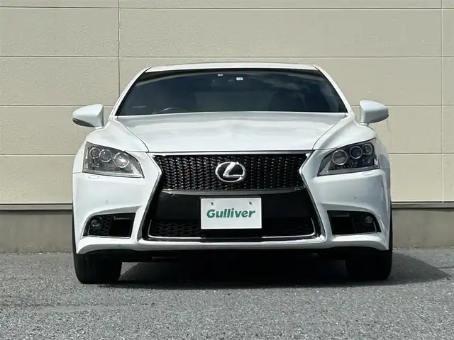レクサス ＬＳ 460 Fスポーツ 茨城県 2015(平27)年 6万km ホワイトノーヴァガラスフレーク Fスポーツ/メーカーOPナビ/　(AM/FM/BT)/フルセグ/バックカメラ/ビルドインETC/三眼LEDヘッドライト/サンルーフ/パワーシート/ハンドルヒーター/黒革シート/シートヒーター/エアシート/クリアランスソナー/オートライト/純正フロアマット/純正20インチアルミホイール