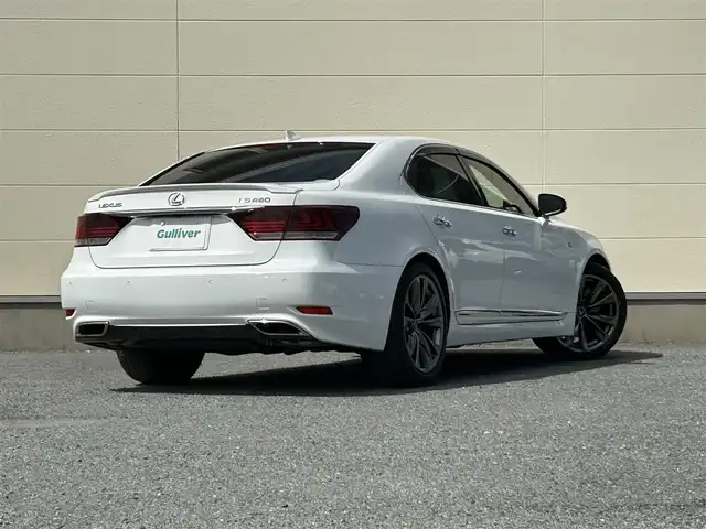 レクサス ＬＳ 460 Fスポーツ 茨城県 2015(平27)年 6万km ホワイトノーヴァガラスフレーク Fスポーツ/メーカーOPナビ/　(AM/FM/BT)/フルセグ/バックカメラ/ビルドインETC/三眼LEDヘッドライト/サンルーフ/パワーシート/ハンドルヒーター/黒革シート/シートヒーター/エアシート/クリアランスソナー/オートライト/純正フロアマット/純正20インチアルミホイール