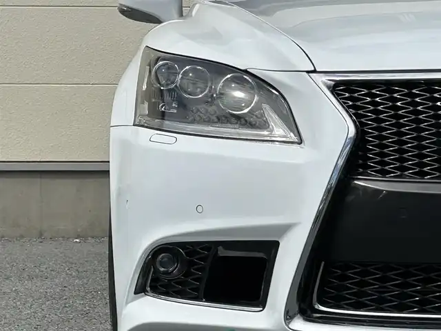 レクサス ＬＳ 460 Fスポーツ 茨城県 2015(平27)年 6万km ホワイトノーヴァガラスフレーク Fスポーツ/メーカーOPナビ/　(AM/FM/BT)/フルセグ/バックカメラ/ビルドインETC/三眼LEDヘッドライト/サンルーフ/パワーシート/ハンドルヒーター/黒革シート/シートヒーター/エアシート/クリアランスソナー/オートライト/純正フロアマット/純正20インチアルミホイール
