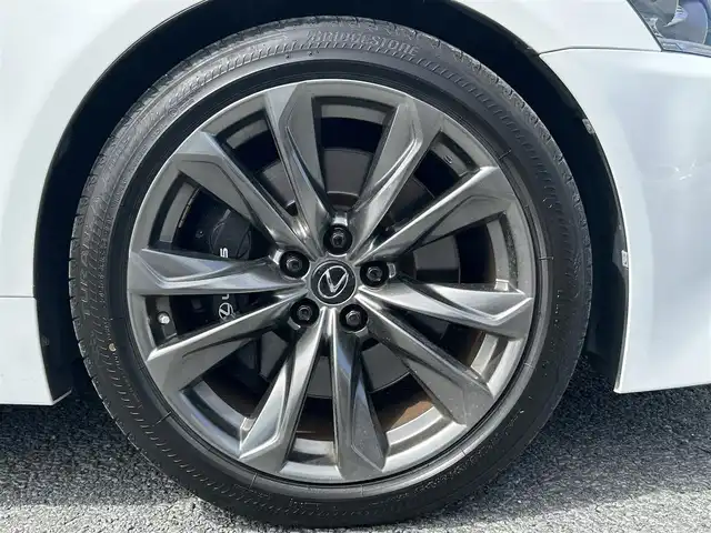 レクサス ＬＳ 460 Fスポーツ 茨城県 2015(平27)年 6万km ホワイトノーヴァガラスフレーク Fスポーツ/メーカーOPナビ/　(AM/FM/BT)/フルセグ/バックカメラ/ビルドインETC/三眼LEDヘッドライト/サンルーフ/パワーシート/ハンドルヒーター/黒革シート/シートヒーター/エアシート/クリアランスソナー/オートライト/純正フロアマット/純正20インチアルミホイール