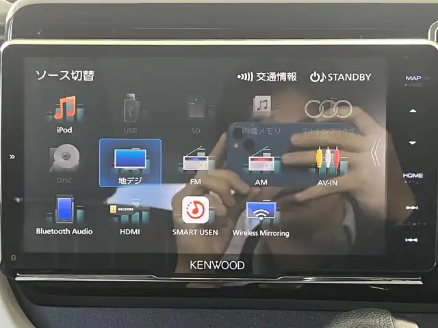 スズキ ソリオ HV MZ 大阪府 2023(令5)年 3.1万km ピュアホワイトP スズキセーフティサポート/　・衝突被害軽減ブレーキ/　・車線逸脱警報/　・道路標識認識機能/　・前後呉発進抑制機能/社外メモリナビ/　TV/FM/AM/Bluetooth/フルセグ/両側パワースライドドア/アダプティブクルーズコントロール/LEDヘッドライト(オートライト・フォグランプ)/シートヒーター（運転席・助手席）/純正１５インチアルミホイール/ヘッドアップディスプレイ/コーナーセンサー(後方)/アイドリングストップ/格納電動ウィンカーミラー/プッシュスタート/ETC/ドアバイザー/ビークルダイナミクスコントロール