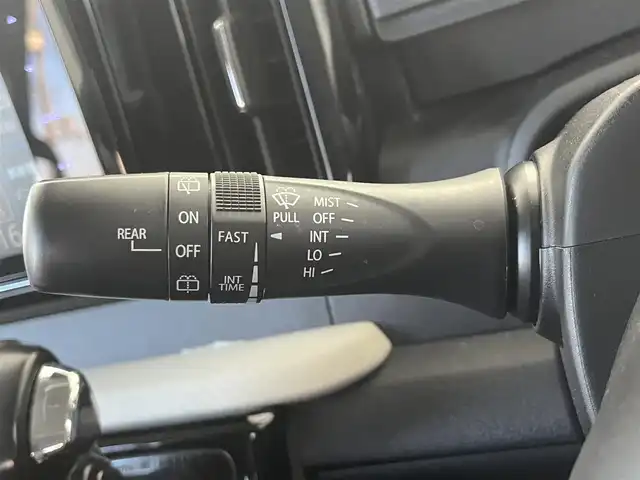 スズキ ソリオ HV MZ 大阪府 2023(令5)年 3.1万km ピュアホワイトP スズキセーフティサポート/　・衝突被害軽減ブレーキ/　・車線逸脱警報/　・道路標識認識機能/　・前後呉発進抑制機能/社外メモリナビ/　TV/FM/AM/Bluetooth/フルセグ/両側パワースライドドア/アダプティブクルーズコントロール/LEDヘッドライト(オートライト・フォグランプ)/シートヒーター（運転席・助手席）/純正１５インチアルミホイール/ヘッドアップディスプレイ/コーナーセンサー(後方)/アイドリングストップ/格納電動ウィンカーミラー/プッシュスタート/ETC/ドアバイザー/ビークルダイナミクスコントロール