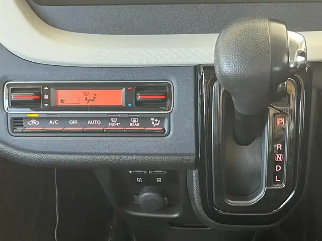 スズキ ソリオ HV MZ 大阪府 2023(令5)年 3.1万km ピュアホワイトP スズキセーフティサポート/　・衝突被害軽減ブレーキ/　・車線逸脱警報/　・道路標識認識機能/　・前後呉発進抑制機能/社外メモリナビ/　TV/FM/AM/Bluetooth/フルセグ/両側パワースライドドア/アダプティブクルーズコントロール/LEDヘッドライト(オートライト・フォグランプ)/シートヒーター（運転席・助手席）/純正１５インチアルミホイール/ヘッドアップディスプレイ/コーナーセンサー(後方)/アイドリングストップ/格納電動ウィンカーミラー/プッシュスタート/ETC/ドアバイザー/ビークルダイナミクスコントロール