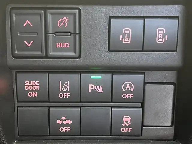 スズキ ソリオ HV MZ 大阪府 2023(令5)年 3.1万km ピュアホワイトP スズキセーフティサポート/　・衝突被害軽減ブレーキ/　・車線逸脱警報/　・道路標識認識機能/　・前後呉発進抑制機能/社外メモリナビ/　TV/FM/AM/Bluetooth/フルセグ/両側パワースライドドア/アダプティブクルーズコントロール/LEDヘッドライト(オートライト・フォグランプ)/シートヒーター（運転席・助手席）/純正１５インチアルミホイール/ヘッドアップディスプレイ/コーナーセンサー(後方)/アイドリングストップ/格納電動ウィンカーミラー/プッシュスタート/ETC/ドアバイザー/ビークルダイナミクスコントロール