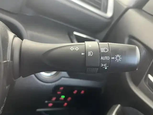 スズキ ソリオ HV MZ 大阪府 2023(令5)年 3.1万km ピュアホワイトP スズキセーフティサポート/　・衝突被害軽減ブレーキ/　・車線逸脱警報/　・道路標識認識機能/　・前後呉発進抑制機能/社外メモリナビ/　TV/FM/AM/Bluetooth/フルセグ/両側パワースライドドア/アダプティブクルーズコントロール/LEDヘッドライト(オートライト・フォグランプ)/シートヒーター（運転席・助手席）/純正１５インチアルミホイール/ヘッドアップディスプレイ/コーナーセンサー(後方)/アイドリングストップ/格納電動ウィンカーミラー/プッシュスタート/ETC/ドアバイザー/ビークルダイナミクスコントロール