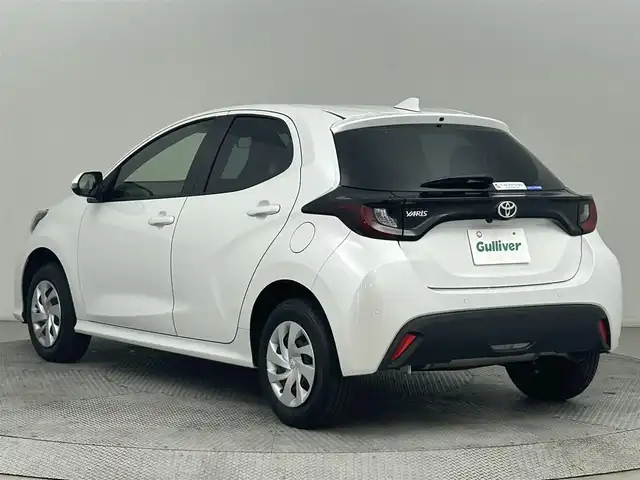 トヨタ ヤリス X 道央・札幌 2024(令6)年 1.1万km プラチナホワイトパールマイカ ・４WD/・寒冷地仕様/・社外ナビ/　CD/BT/USB/フルセグ/・バックカメラ/・ETC/・トヨタセーフティセンス/・プリクラッシュセーフティ/・レーダークルーズコントロール/・レーンディパーチャーアラート/・パーキングサポートブレーキ/・ロードサインアシスト/・クリアランスソナー/・オートハイビーム/・プッシュスタート/・スマートキー/・フロアマット