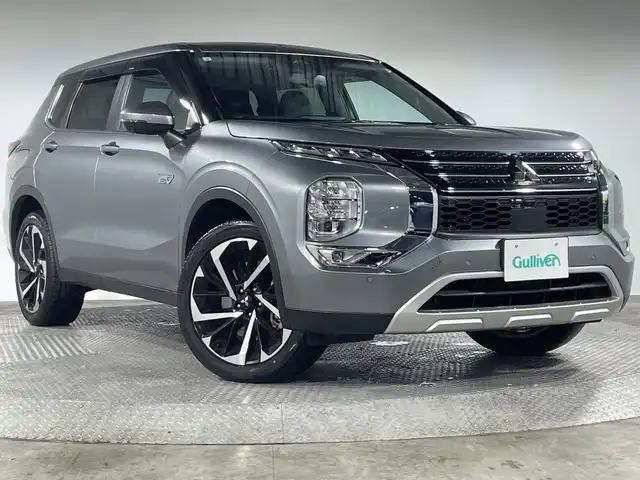 三菱 アウトランダー ＰＨＥＶ G 神奈川県 2023(令5)年 2.8万km チタニウムグレーメタリック e-ASSIST/・衝突被害軽減ブレーキシステム/・踏み間違い衝突防止アシスト/・アダプティブLEDヘッドライト/・マイパイロット/純正ディスプレイオーディオ/・Bluetooth/フルセグ/USB/AppleCarPlay/AndoroidAuto/AC100V/置くだけ充電/ハーフレザーシート/シートヒーター(D/N)/パワーシート(D)/ETC/BSM/革巻きステアリング/ステアリングスイッチ/パドルシフト/Autoライト/ステアリングヒーター/電動サイドブレーキ/オートブレーキホールド/LEDヘッドライト/フォグランプ/自動防眩ミラー/電動格納ミラー/ウィンカーミラー/フロントデアイサー/SOSコール/純正フロアマット/純正20インチアルミホイール/純正ドアバイザー