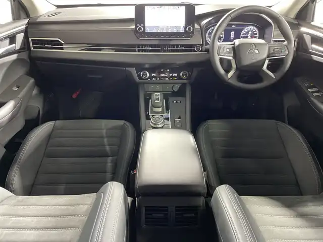 三菱 アウトランダー ＰＨＥＶ G 神奈川県 2023(令5)年 2.8万km チタニウムグレーメタリック e-ASSIST/・衝突被害軽減ブレーキシステム/・踏み間違い衝突防止アシスト/・アダプティブLEDヘッドライト/・マイパイロット/純正ディスプレイオーディオ/・Bluetooth/フルセグ/USB/AppleCarPlay/AndoroidAuto/AC100V/置くだけ充電/ハーフレザーシート/シートヒーター(D/N)/パワーシート(D)/ETC/BSM/革巻きステアリング/ステアリングスイッチ/パドルシフト/Autoライト/ステアリングヒーター/電動サイドブレーキ/オートブレーキホールド/LEDヘッドライト/フォグランプ/自動防眩ミラー/電動格納ミラー/ウィンカーミラー/フロントデアイサー/SOSコール/純正フロアマット/純正20インチアルミホイール/純正ドアバイザー