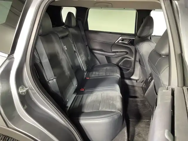 三菱 アウトランダー ＰＨＥＶ G 神奈川県 2023(令5)年 2.8万km チタニウムグレーメタリック e-ASSIST/・衝突被害軽減ブレーキシステム/・踏み間違い衝突防止アシスト/・アダプティブLEDヘッドライト/・マイパイロット/純正ディスプレイオーディオ/・Bluetooth/フルセグ/USB/AppleCarPlay/AndoroidAuto/AC100V/置くだけ充電/ハーフレザーシート/シートヒーター(D/N)/パワーシート(D)/ETC/BSM/革巻きステアリング/ステアリングスイッチ/パドルシフト/Autoライト/ステアリングヒーター/電動サイドブレーキ/オートブレーキホールド/LEDヘッドライト/フォグランプ/自動防眩ミラー/電動格納ミラー/ウィンカーミラー/フロントデアイサー/SOSコール/純正フロアマット/純正20インチアルミホイール/純正ドアバイザー