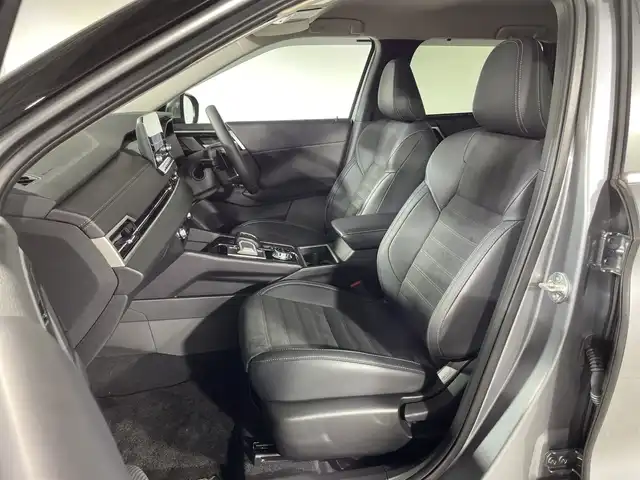 三菱 アウトランダー ＰＨＥＶ G 神奈川県 2023(令5)年 2.8万km チタニウムグレーメタリック e-ASSIST/・衝突被害軽減ブレーキシステム/・踏み間違い衝突防止アシスト/・アダプティブLEDヘッドライト/・マイパイロット/純正ディスプレイオーディオ/・Bluetooth/フルセグ/USB/AppleCarPlay/AndoroidAuto/AC100V/置くだけ充電/ハーフレザーシート/シートヒーター(D/N)/パワーシート(D)/ETC/BSM/革巻きステアリング/ステアリングスイッチ/パドルシフト/Autoライト/ステアリングヒーター/電動サイドブレーキ/オートブレーキホールド/LEDヘッドライト/フォグランプ/自動防眩ミラー/電動格納ミラー/ウィンカーミラー/フロントデアイサー/SOSコール/純正フロアマット/純正20インチアルミホイール/純正ドアバイザー