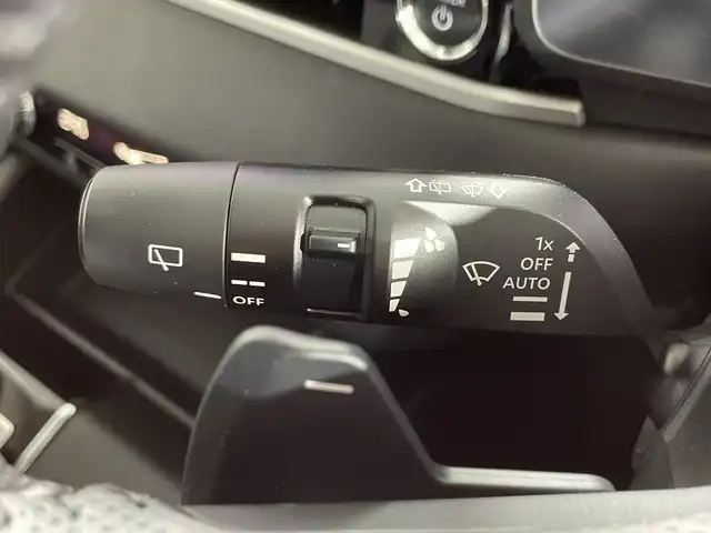 三菱 アウトランダー ＰＨＥＶ G 神奈川県 2023(令5)年 2.8万km チタニウムグレーメタリック e-ASSIST/・衝突被害軽減ブレーキシステム/・踏み間違い衝突防止アシスト/・アダプティブLEDヘッドライト/・マイパイロット/純正ディスプレイオーディオ/・Bluetooth/フルセグ/USB/AppleCarPlay/AndoroidAuto/AC100V/置くだけ充電/ハーフレザーシート/シートヒーター(D/N)/パワーシート(D)/ETC/BSM/革巻きステアリング/ステアリングスイッチ/パドルシフト/Autoライト/ステアリングヒーター/電動サイドブレーキ/オートブレーキホールド/LEDヘッドライト/フォグランプ/自動防眩ミラー/電動格納ミラー/ウィンカーミラー/フロントデアイサー/SOSコール/純正フロアマット/純正20インチアルミホイール/純正ドアバイザー