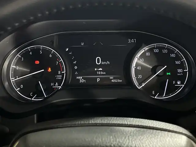 トヨタ ハリアー Z 福岡県 2021(令3)年 4.1万km プレシャスブラックパール ・純正ナビ/・フルセグ/.Bluetooth/・バックカメラ/・パノラミックビュー/・JBLサウンド/・パワーバックドア/・デジタルインナーミラー/・ブラインドスポットモニター/・パーキングブレーキサポート/・プリクラッシュセーフティー/・レーンキープアシスト/・レーダークルーズコントロール/・ヘッドアップディスプレイ/・ハーフレザーシート/・置くだけ充電/・ビルトインETC/・オートライト/・オートハイライト/・フォグライト/・電格ミラー/・ウィンカーミラー/・純正19インチAW