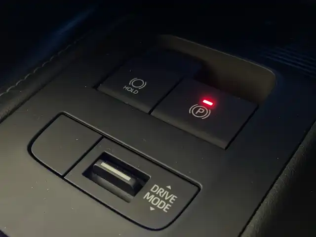 トヨタ ハリアー Z 福岡県 2021(令3)年 4.1万km プレシャスブラックパール ・純正ナビ/・フルセグ/.Bluetooth/・バックカメラ/・パノラミックビュー/・JBLサウンド/・パワーバックドア/・デジタルインナーミラー/・ブラインドスポットモニター/・パーキングブレーキサポート/・プリクラッシュセーフティー/・レーンキープアシスト/・レーダークルーズコントロール/・ヘッドアップディスプレイ/・ハーフレザーシート/・置くだけ充電/・ビルトインETC/・オートライト/・オートハイライト/・フォグライト/・電格ミラー/・ウィンカーミラー/・純正19インチAW