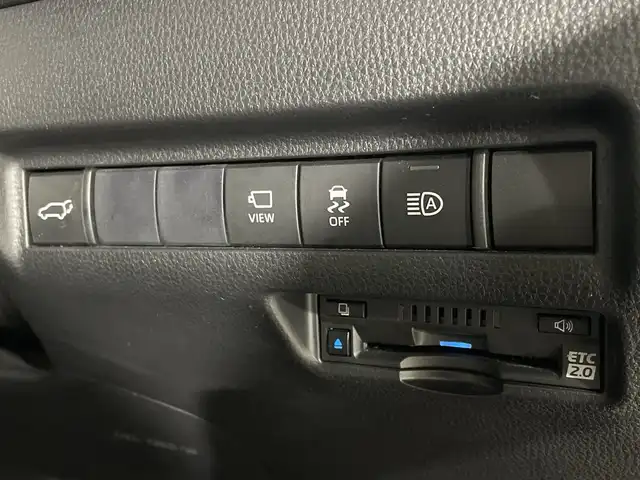 トヨタ ハリアー Z 福岡県 2021(令3)年 4.1万km プレシャスブラックパール ・純正ナビ/・フルセグ/.Bluetooth/・バックカメラ/・パノラミックビュー/・JBLサウンド/・パワーバックドア/・デジタルインナーミラー/・ブラインドスポットモニター/・パーキングブレーキサポート/・プリクラッシュセーフティー/・レーンキープアシスト/・レーダークルーズコントロール/・ヘッドアップディスプレイ/・ハーフレザーシート/・置くだけ充電/・ビルトインETC/・オートライト/・オートハイライト/・フォグライト/・電格ミラー/・ウィンカーミラー/・純正19インチAW