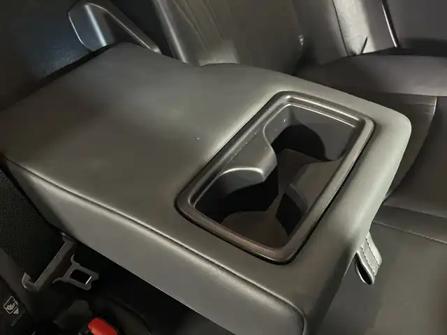 トヨタ ハリアー Z 福岡県 2021(令3)年 4.1万km プレシャスブラックパール ・純正ナビ/・フルセグ/.Bluetooth/・バックカメラ/・パノラミックビュー/・JBLサウンド/・パワーバックドア/・デジタルインナーミラー/・ブラインドスポットモニター/・パーキングブレーキサポート/・プリクラッシュセーフティー/・レーンキープアシスト/・レーダークルーズコントロール/・ヘッドアップディスプレイ/・ハーフレザーシート/・置くだけ充電/・ビルトインETC/・オートライト/・オートハイライト/・フォグライト/・電格ミラー/・ウィンカーミラー/・純正19インチAW