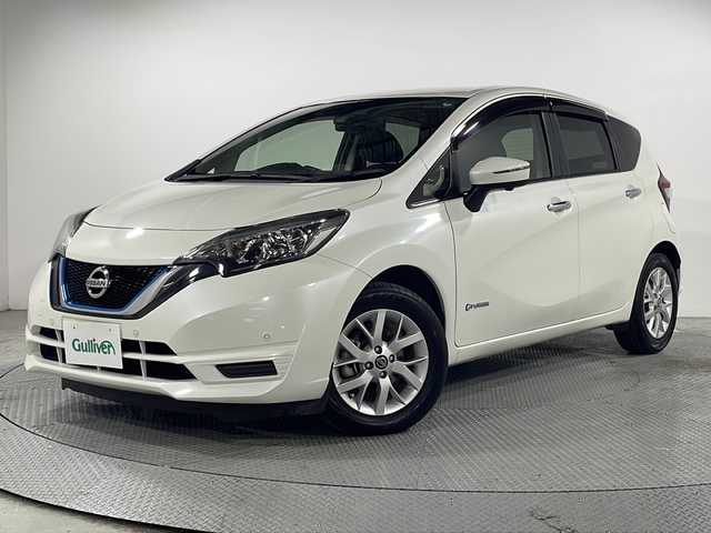日産 ノート e－パワー X 広島県 2018(平30)年 5.1万km ブリリアントホワイトパール 純正ナビ/アラウンドビューモニター/インテリジェントルームミラー/エマージェンシーブレーキ/車線逸脱防止警報/オートマチックハイビーム/コーナーセンサー/純正１５インチアルミホイール/ドライブレコーダー/ETC/ステリングスイッチ/スマートキー