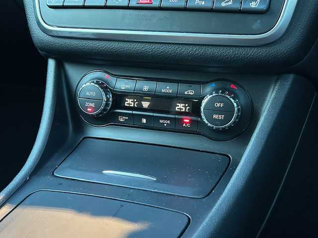 メルセデス・ベンツ ＧＬＡ２５０ 4マチック スポーツ 道東・釧路十勝 2014(平26)年 6万km オリエントブラウン ４WD/レーダーセーフティパッケージ/　レーンキーピングアシスト/　アダプティブクルーズコントロール/　ブラインドスポットインフォメーション/純正HDDナビ/ CD/DVD/SD/BT/フルセグ/バックカメラ/ETC/純正前後ドライブレコーダー/衝突回避ブレーキ/ハーフレザーシート/運転席メモリ付きパワーシート/フロントシートヒーティング/パワーバックドア/LEDヘッドライト/オートライト/純正18インチAW/純正フロアマット/スペアキー/取扱説明書/保証書