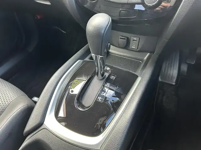 日産 エクストレイル ハイブリッド 20X エマージェンシーブレーキ 群馬県 2016(平28)年 10.2万km ダイヤモンドブラック (株)IDOMが運営する【じしゃロン伊勢崎店】の自社ローン専用車両になりますこちらは現金またはオートローンご利用時の価格です。自社ローンご希望の方は別途その旨お申付け下さい/エマージェンシーブレーキ/純正SDナビゲーション/アラウンドビューモニター/CD/DVD/SD/BT/DTV/USB/AUX/クルーズコントロール/前席シートヒーター/LEDヘッドライト/フォグライト/オートライト/ETC/ドアバイザー/純正フロアマット