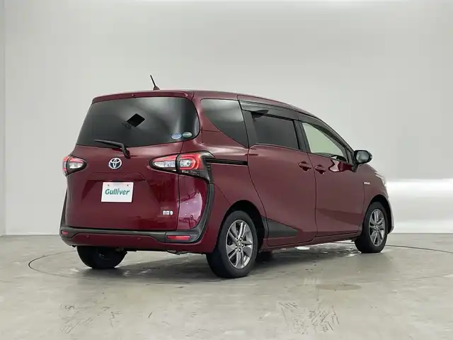 トヨタ シエンタ ハイブリッド G クエロ 埼玉県 2018(平30)年 3.7万km センシュアルレッドマイカ Toyota Safety Sense/　PCS（プリクラッシュセーフティ）/　LDA（車線逸脱警報）/　オートマチックハイビーム/　先行車発進告知機能/ハーフレザーシート/純正ナビ　（NSZT-W68T）/ DTV CD DVD BT USB SDSDREC/両側パワースライドドア/パノラミックビューモニター/前席シートヒーター/ステアリングヒーター/レーダークルーズコントロール/TRC（トラクションコントロール）/純正ビルトインETC/社外前後ドライブレコーダー/エンジンスタートボタン/スマートキー/スペアキー/純正LEDヘッドライト/オートライト/純正アルミホイール