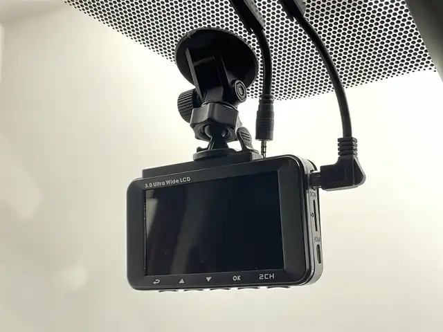 トヨタ シエンタ ハイブリッド G クエロ 埼玉県 2018(平30)年 3.7万km センシュアルレッドマイカ Toyota Safety Sense/　PCS（プリクラッシュセーフティ）/　LDA（車線逸脱警報）/　オートマチックハイビーム/　先行車発進告知機能/ハーフレザーシート/純正ナビ　（NSZT-W68T）/ DTV CD DVD BT USB SDSDREC/両側パワースライドドア/パノラミックビューモニター/前席シートヒーター/ステアリングヒーター/レーダークルーズコントロール/TRC（トラクションコントロール）/純正ビルトインETC/社外前後ドライブレコーダー/エンジンスタートボタン/スマートキー/スペアキー/純正LEDヘッドライト/オートライト/純正アルミホイール