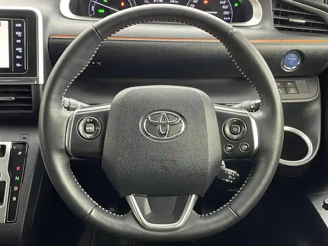 トヨタ シエンタ ハイブリッド G クエロ 埼玉県 2018(平30)年 3.7万km センシュアルレッドマイカ Toyota Safety Sense/　PCS（プリクラッシュセーフティ）/　LDA（車線逸脱警報）/　オートマチックハイビーム/　先行車発進告知機能/ハーフレザーシート/純正ナビ　（NSZT-W68T）/ DTV CD DVD BT USB SDSDREC/両側パワースライドドア/パノラミックビューモニター/前席シートヒーター/ステアリングヒーター/レーダークルーズコントロール/TRC（トラクションコントロール）/純正ビルトインETC/社外前後ドライブレコーダー/エンジンスタートボタン/スマートキー/スペアキー/純正LEDヘッドライト/オートライト/純正アルミホイール