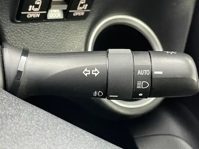 トヨタ シエンタ ハイブリッド G クエロ 埼玉県 2018(平30)年 3.7万km センシュアルレッドマイカ Toyota Safety Sense/　PCS（プリクラッシュセーフティ）/　LDA（車線逸脱警報）/　オートマチックハイビーム/　先行車発進告知機能/ハーフレザーシート/純正ナビ　（NSZT-W68T）/ DTV CD DVD BT USB SDSDREC/両側パワースライドドア/パノラミックビューモニター/前席シートヒーター/ステアリングヒーター/レーダークルーズコントロール/TRC（トラクションコントロール）/純正ビルトインETC/社外前後ドライブレコーダー/エンジンスタートボタン/スマートキー/スペアキー/純正LEDヘッドライト/オートライト/純正アルミホイール