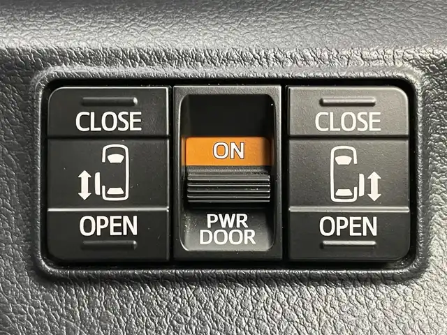 トヨタ シエンタ ハイブリッド G クエロ 埼玉県 2018(平30)年 3.7万km センシュアルレッドマイカ Toyota Safety Sense/　PCS（プリクラッシュセーフティ）/　LDA（車線逸脱警報）/　オートマチックハイビーム/　先行車発進告知機能/ハーフレザーシート/純正ナビ　（NSZT-W68T）/ DTV CD DVD BT USB SDSDREC/両側パワースライドドア/パノラミックビューモニター/前席シートヒーター/ステアリングヒーター/レーダークルーズコントロール/TRC（トラクションコントロール）/純正ビルトインETC/社外前後ドライブレコーダー/エンジンスタートボタン/スマートキー/スペアキー/純正LEDヘッドライト/オートライト/純正アルミホイール