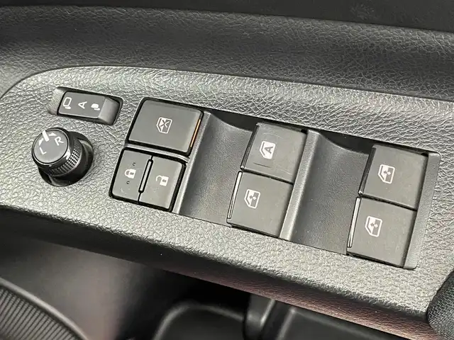 トヨタ シエンタ ハイブリッド G クエロ 埼玉県 2018(平30)年 3.7万km センシュアルレッドマイカ Toyota Safety Sense/　PCS（プリクラッシュセーフティ）/　LDA（車線逸脱警報）/　オートマチックハイビーム/　先行車発進告知機能/ハーフレザーシート/純正ナビ　（NSZT-W68T）/ DTV CD DVD BT USB SDSDREC/両側パワースライドドア/パノラミックビューモニター/前席シートヒーター/ステアリングヒーター/レーダークルーズコントロール/TRC（トラクションコントロール）/純正ビルトインETC/社外前後ドライブレコーダー/エンジンスタートボタン/スマートキー/スペアキー/純正LEDヘッドライト/オートライト/純正アルミホイール