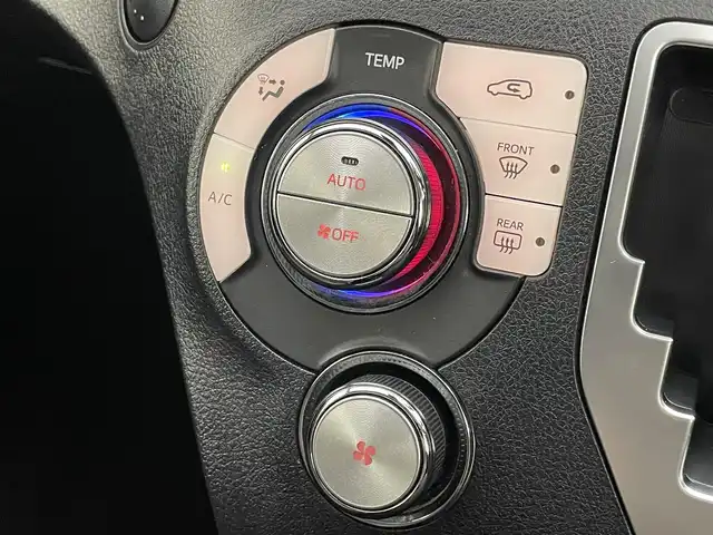 トヨタ シエンタ ハイブリッド G クエロ 埼玉県 2018(平30)年 3.7万km センシュアルレッドマイカ Toyota Safety Sense/　PCS（プリクラッシュセーフティ）/　LDA（車線逸脱警報）/　オートマチックハイビーム/　先行車発進告知機能/ハーフレザーシート/純正ナビ　（NSZT-W68T）/ DTV CD DVD BT USB SDSDREC/両側パワースライドドア/パノラミックビューモニター/前席シートヒーター/ステアリングヒーター/レーダークルーズコントロール/TRC（トラクションコントロール）/純正ビルトインETC/社外前後ドライブレコーダー/エンジンスタートボタン/スマートキー/スペアキー/純正LEDヘッドライト/オートライト/純正アルミホイール