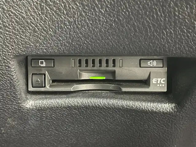 トヨタ シエンタ ハイブリッド G クエロ 埼玉県 2018(平30)年 3.7万km センシュアルレッドマイカ Toyota Safety Sense/　PCS（プリクラッシュセーフティ）/　LDA（車線逸脱警報）/　オートマチックハイビーム/　先行車発進告知機能/ハーフレザーシート/純正ナビ　（NSZT-W68T）/ DTV CD DVD BT USB SDSDREC/両側パワースライドドア/パノラミックビューモニター/前席シートヒーター/ステアリングヒーター/レーダークルーズコントロール/TRC（トラクションコントロール）/純正ビルトインETC/社外前後ドライブレコーダー/エンジンスタートボタン/スマートキー/スペアキー/純正LEDヘッドライト/オートライト/純正アルミホイール