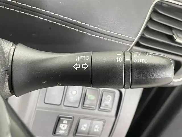 日産 セレナ ハイウェイスター Vセレクション 滋賀県 2017(平29)年 9.5万km ダイヤモンドブラック 純正9インチナビ/（フルセグTV/CD/DVD/Bluetooth）/全方位カメラ/両側パワースライドドア/フリップダウンモニター/ドライブレコーダー/パーキングアシスト/ビルトインETC/LEDライト/クリアランスソナー/衝突被害軽減システム/スマートキー/プッシュスタート/純正アルミホイール/オートライト/オートハイビーム/クルーズコントロール/ダブルエアコン/純正フロアマット