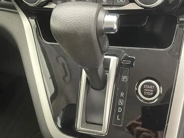 日産 セレナ ハイウェイスター Vセレクション 滋賀県 2017(平29)年 9.5万km ダイヤモンドブラック 純正9インチナビ/（フルセグTV/CD/DVD/Bluetooth）/全方位カメラ/両側パワースライドドア/フリップダウンモニター/ドライブレコーダー/パーキングアシスト/ビルトインETC/LEDライト/クリアランスソナー/衝突被害軽減システム/スマートキー/プッシュスタート/純正アルミホイール/オートライト/オートハイビーム/クルーズコントロール/ダブルエアコン/純正フロアマット