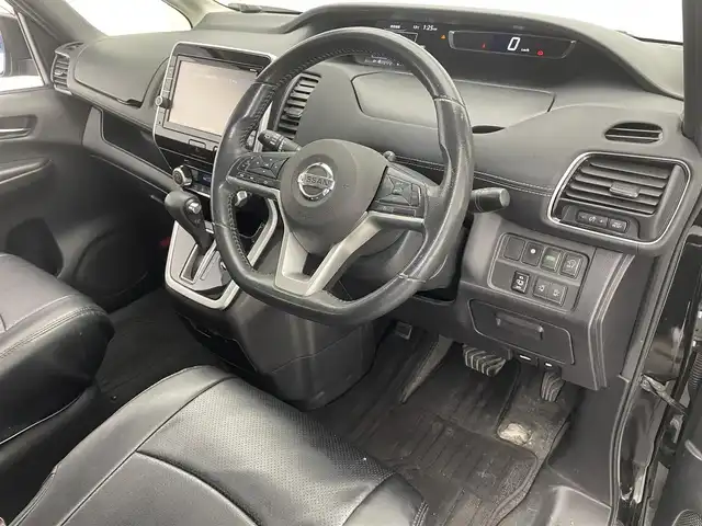 日産 セレナ ハイウェイスター Vセレクション 滋賀県 2017(平29)年 9.5万km ダイヤモンドブラック 純正9インチナビ/（フルセグTV/CD/DVD/Bluetooth）/全方位カメラ/両側パワースライドドア/フリップダウンモニター/ドライブレコーダー/パーキングアシスト/ビルトインETC/LEDライト/クリアランスソナー/衝突被害軽減システム/スマートキー/プッシュスタート/純正アルミホイール/オートライト/オートハイビーム/クルーズコントロール/ダブルエアコン/純正フロアマット